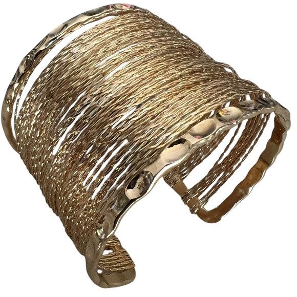 Elegant Gold Cuff Bracelet - Picture 3 of 8